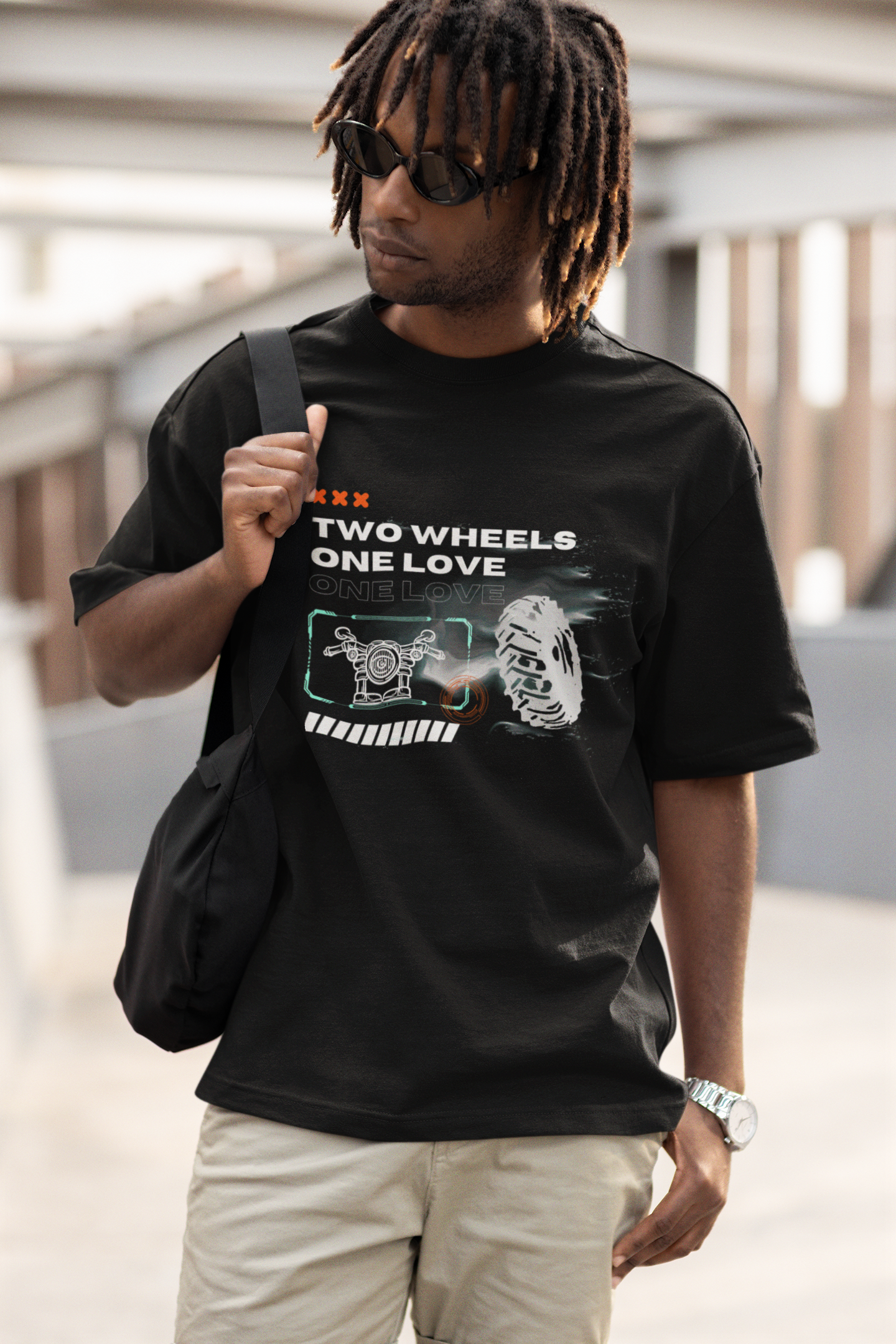 Two wheels one love Black Oversized T-shirt